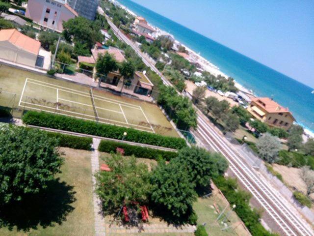Condominio Cesano Mare 马洛塔 外观 照片